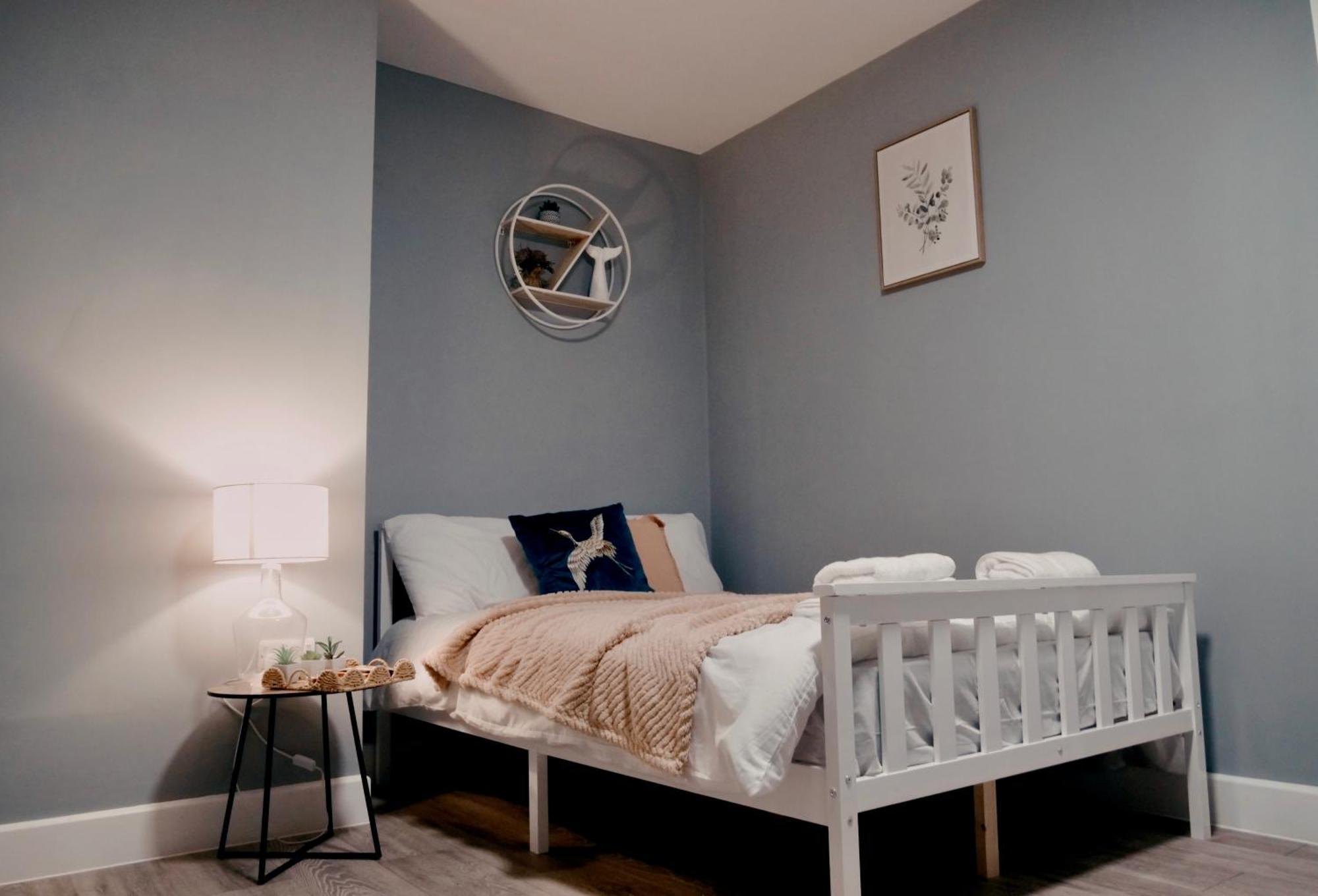 Cosy En-Suite Double Room1 Heathrow Accommodation Northolt エクステリア 写真