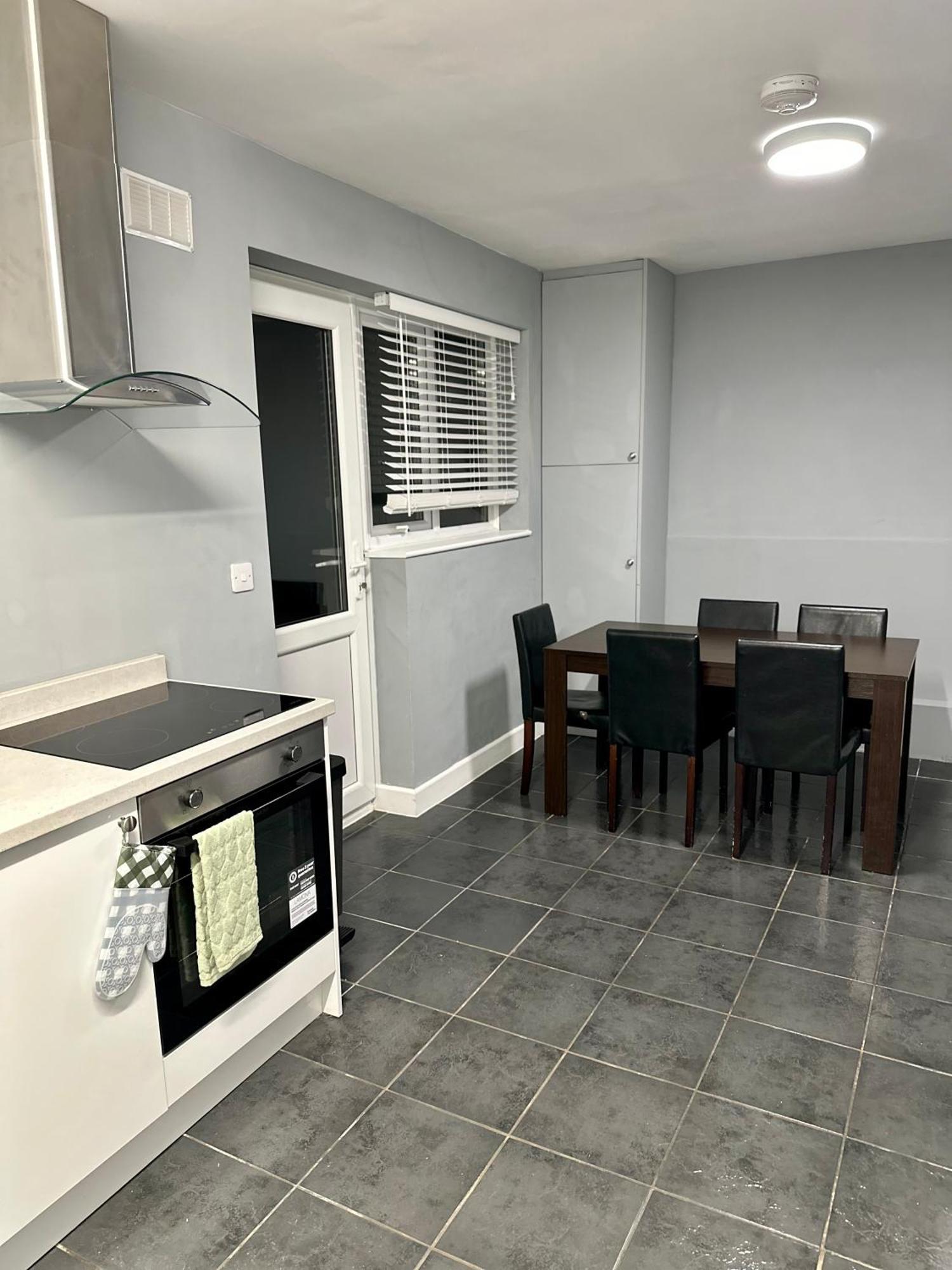 Cosy En-Suite Double Room1 Heathrow Accommodation Northolt エクステリア 写真