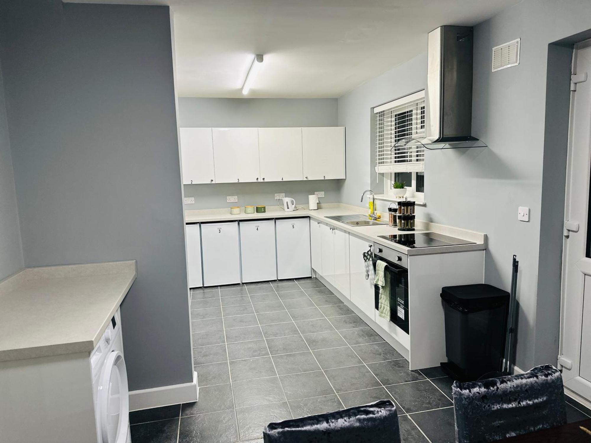 Cosy En-Suite Double Room1 Heathrow Accommodation Northolt エクステリア 写真