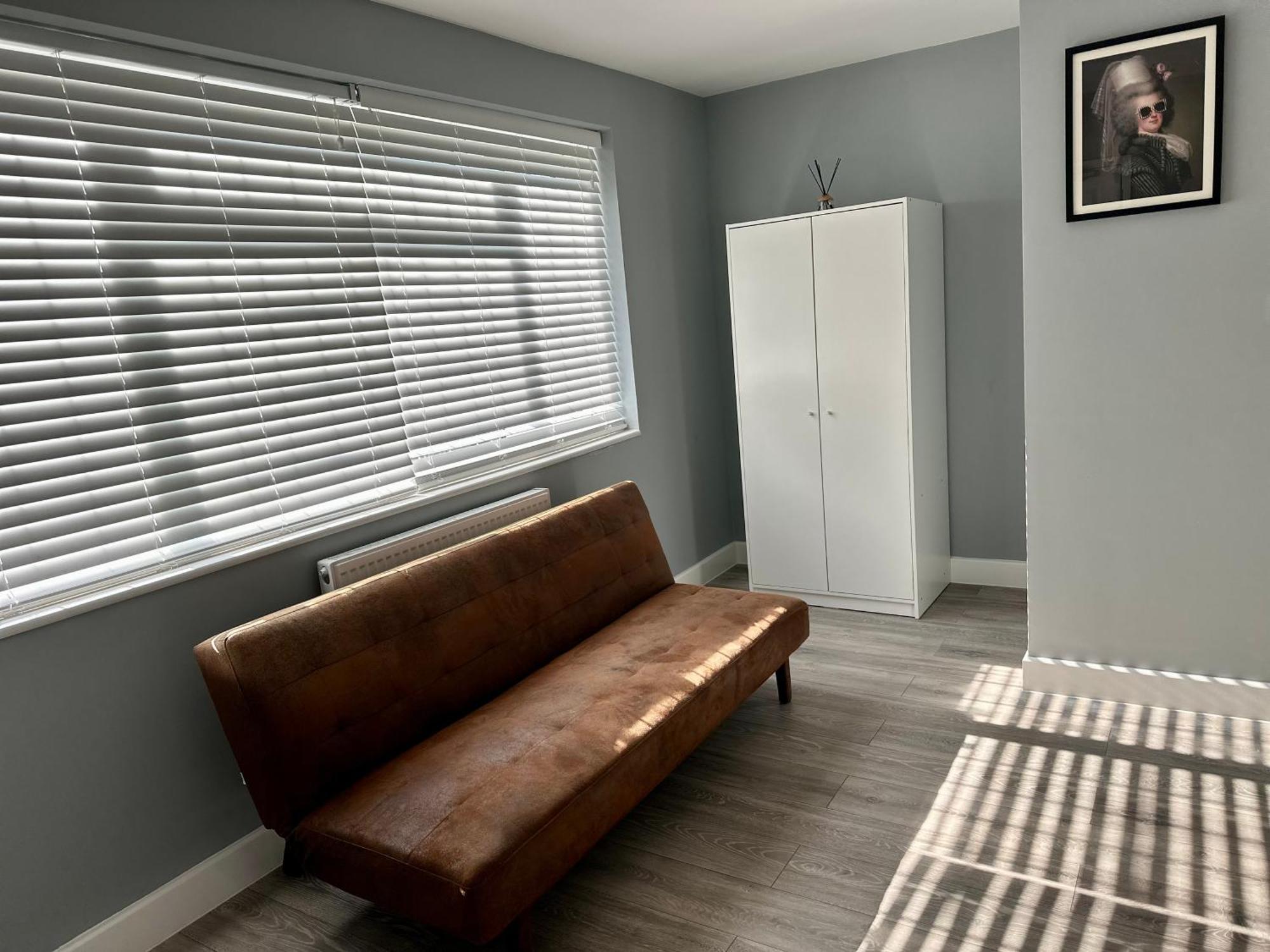Cosy En-Suite Double Room1 Heathrow Accommodation Northolt エクステリア 写真