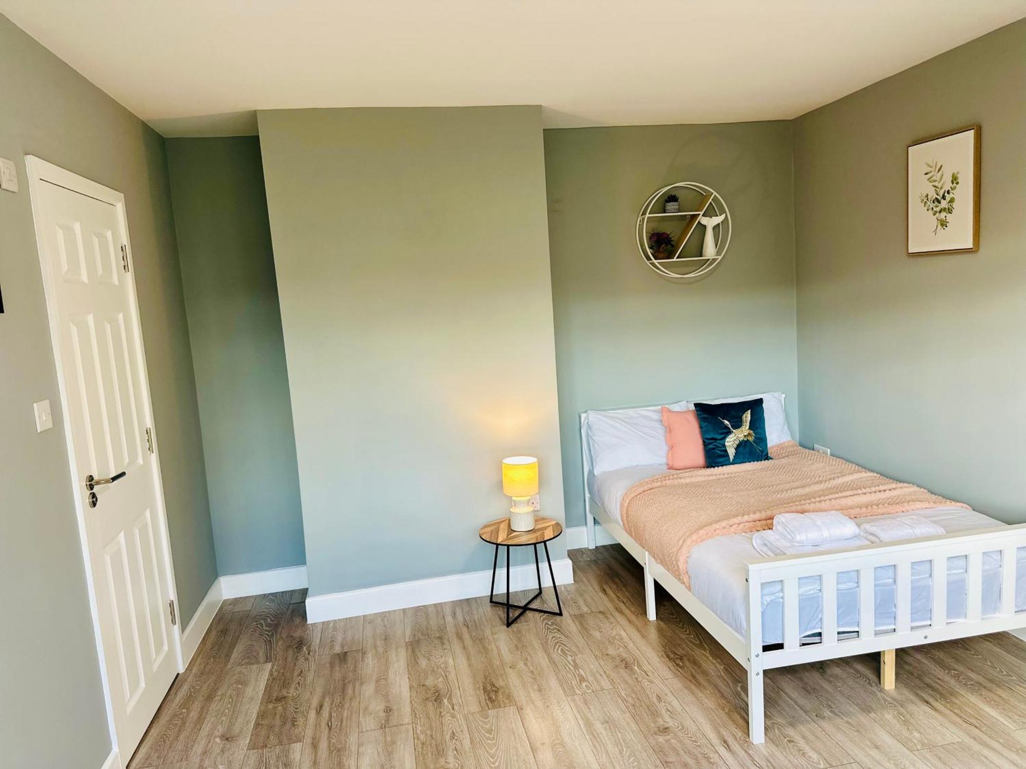 Cosy En-Suite Double Room1 Heathrow Accommodation Northolt エクステリア 写真